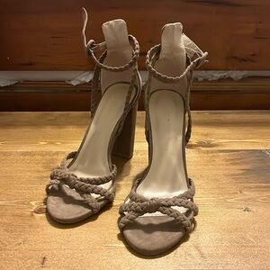 Brown 3.5 inch heel. Wild diva brand. Size 6.5.
Have braided ankle/toe straps.